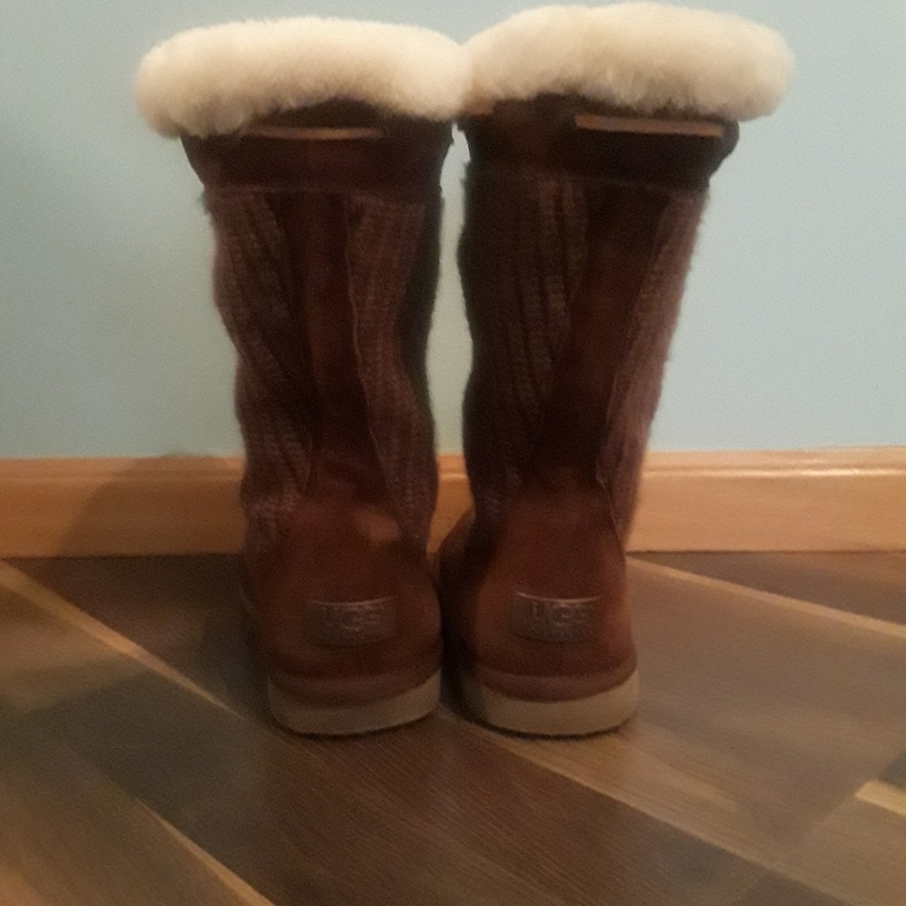(SOLD) Ugg boots - Picture 4 of 8